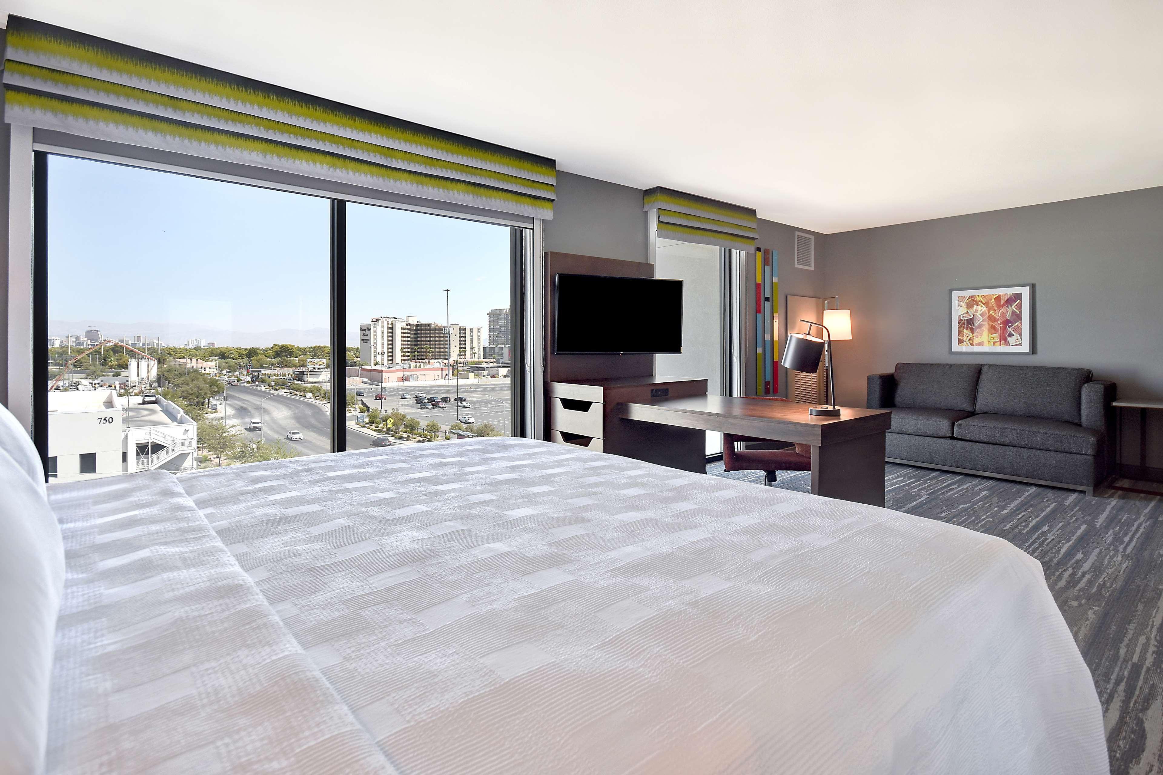 Hampton Inn & Suites Las Vegas Convention Center - No Resort Fee Экстерьер фото