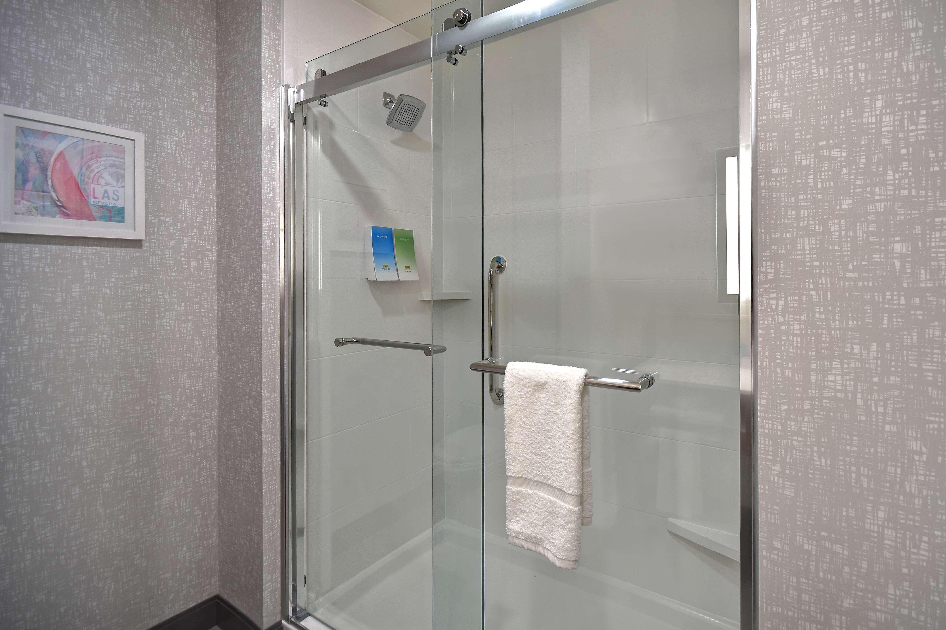 Hampton Inn & Suites Las Vegas Convention Center - No Resort Fee Экстерьер фото