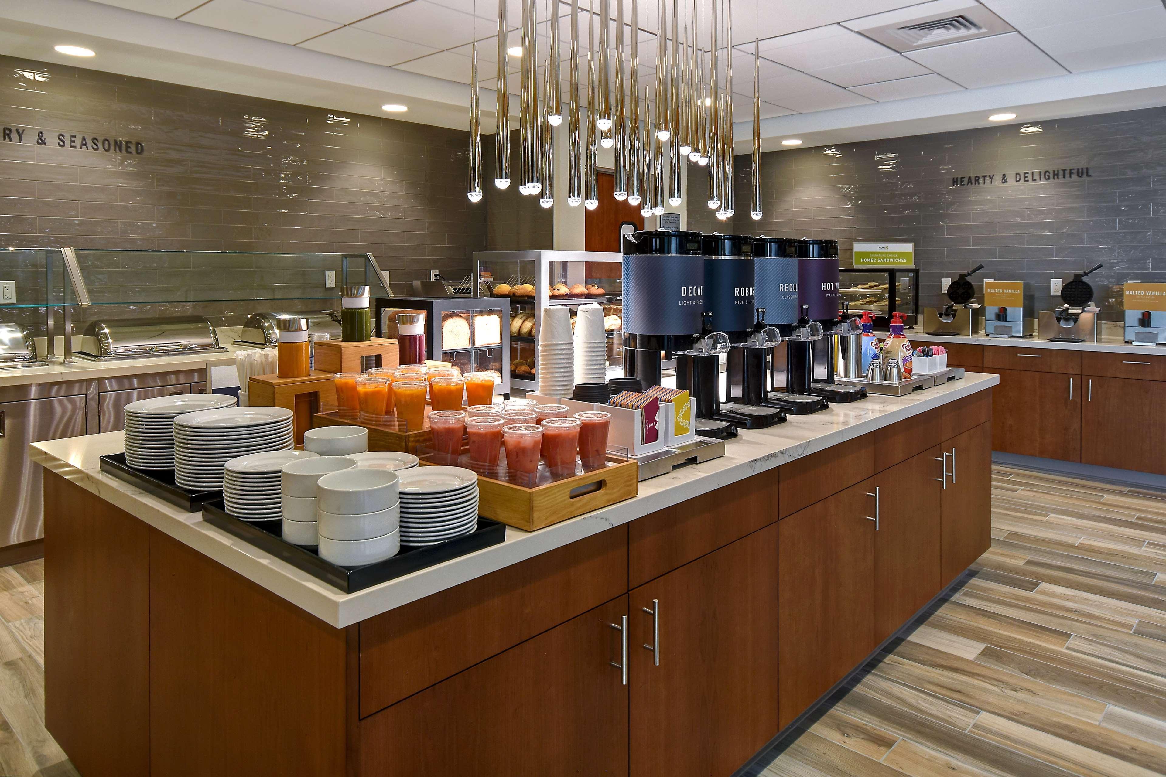 Hampton Inn & Suites Las Vegas Convention Center - No Resort Fee Экстерьер фото