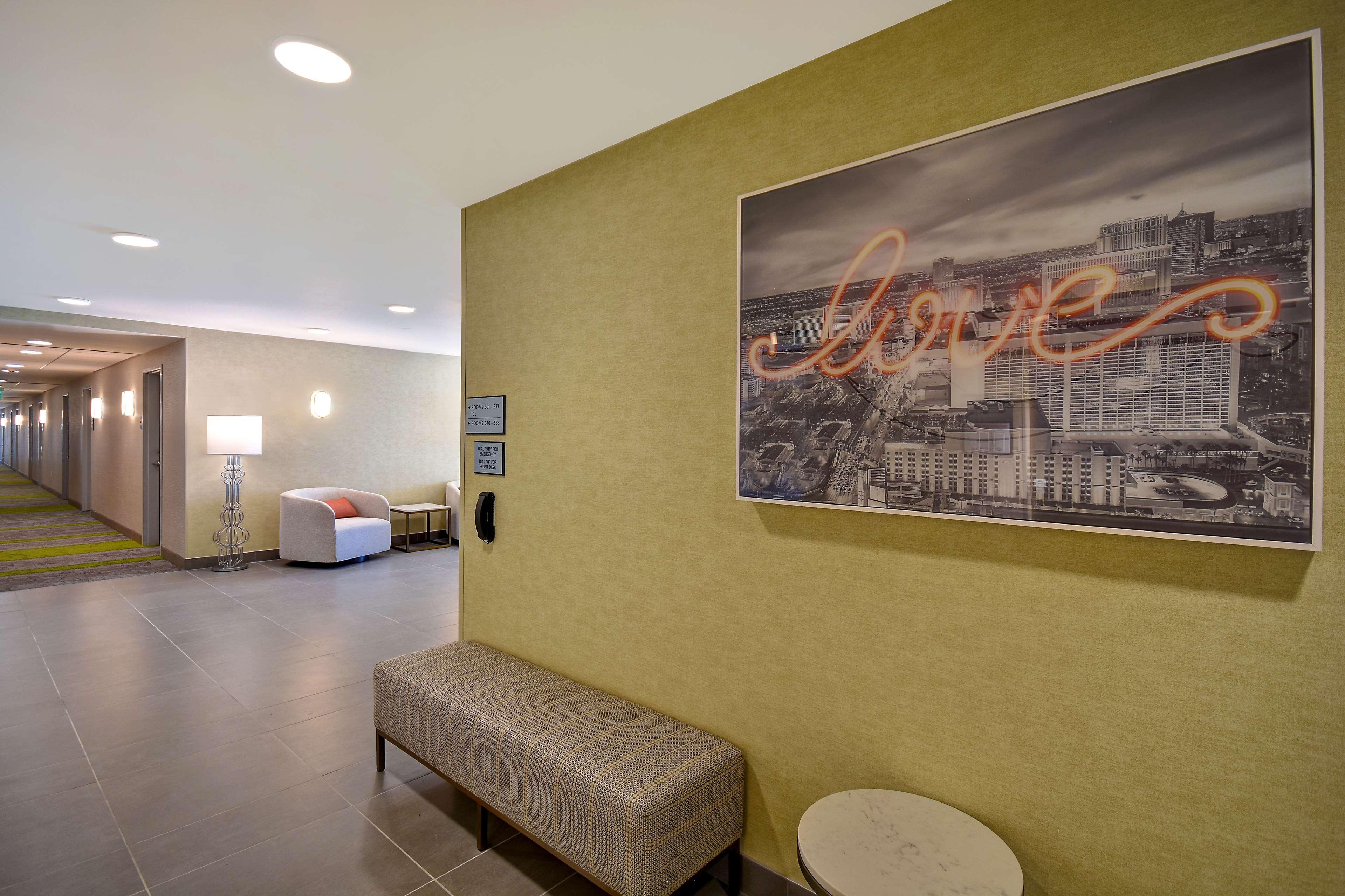 Hampton Inn & Suites Las Vegas Convention Center - No Resort Fee Экстерьер фото