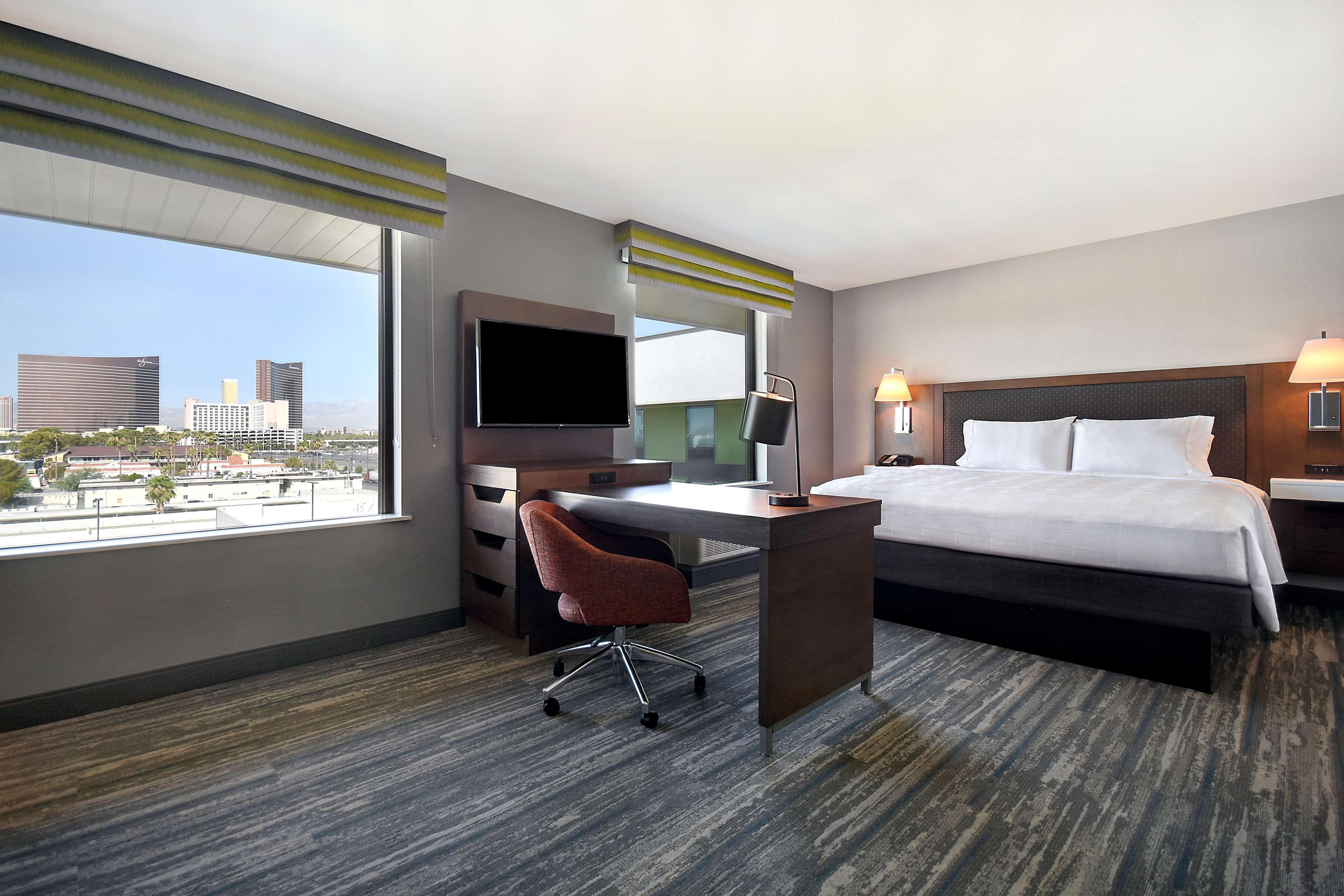 Hampton Inn & Suites Las Vegas Convention Center - No Resort Fee Экстерьер фото