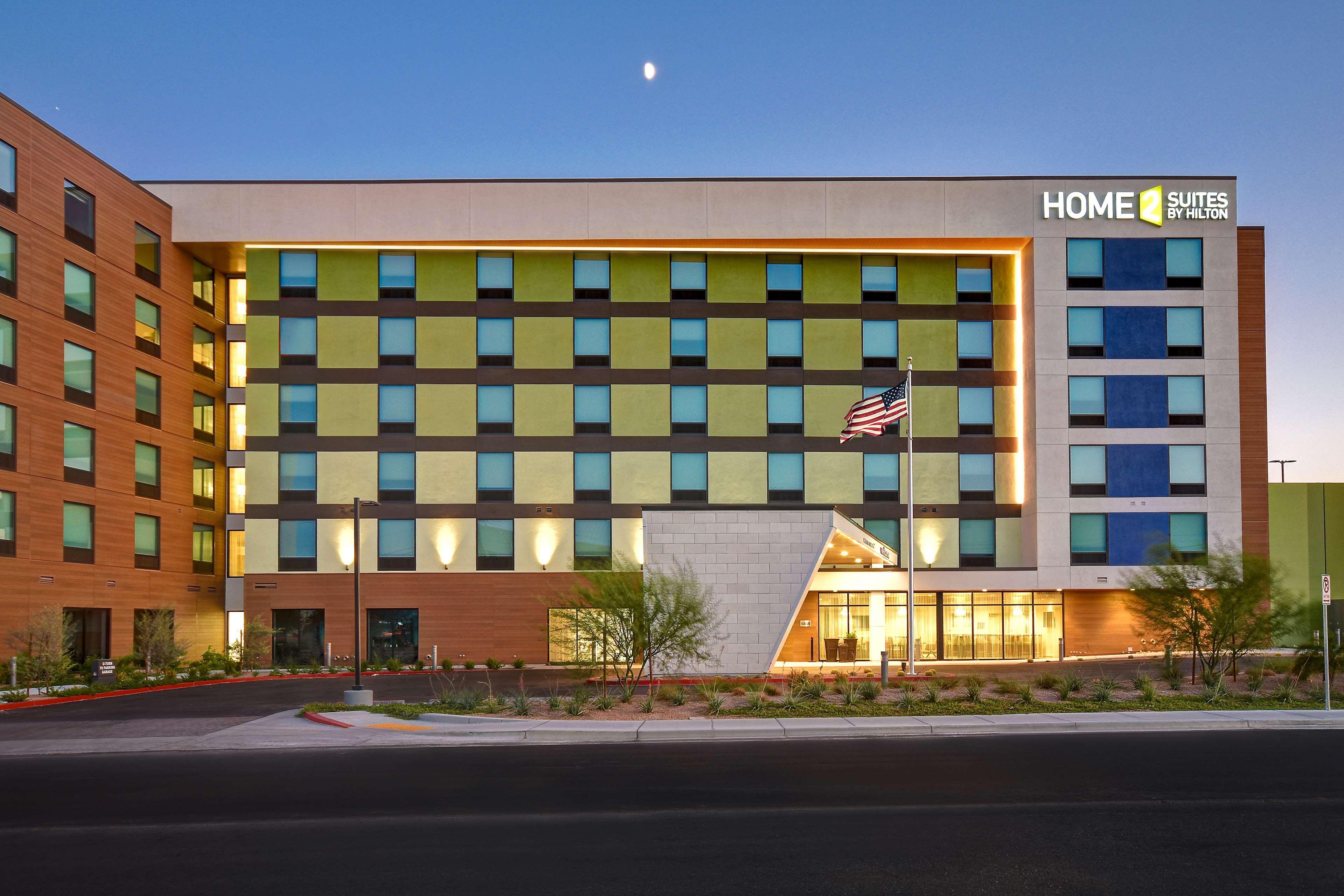 Hampton Inn & Suites Las Vegas Convention Center - No Resort Fee Экстерьер фото