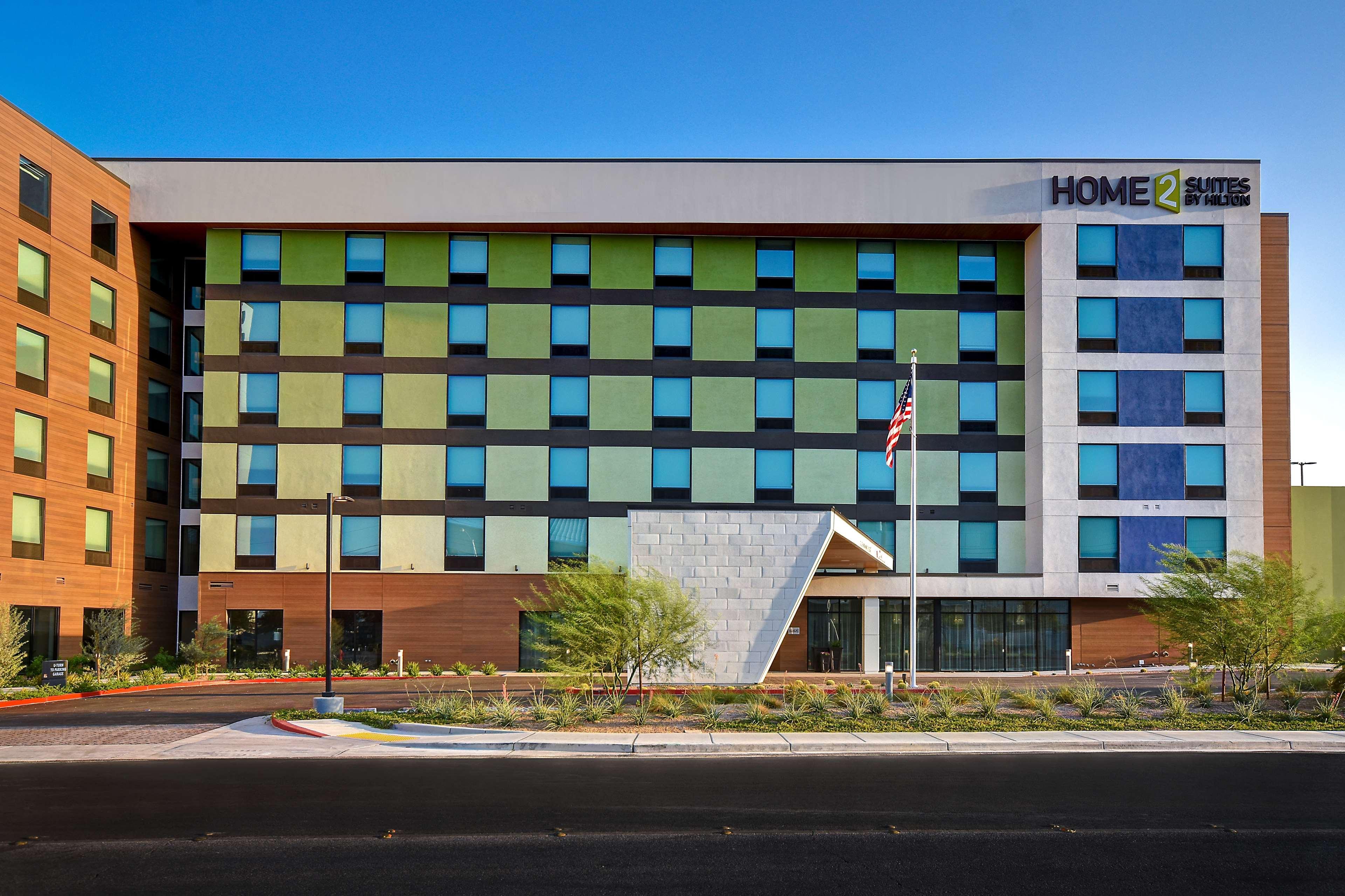 Hampton Inn & Suites Las Vegas Convention Center - No Resort Fee Экстерьер фото