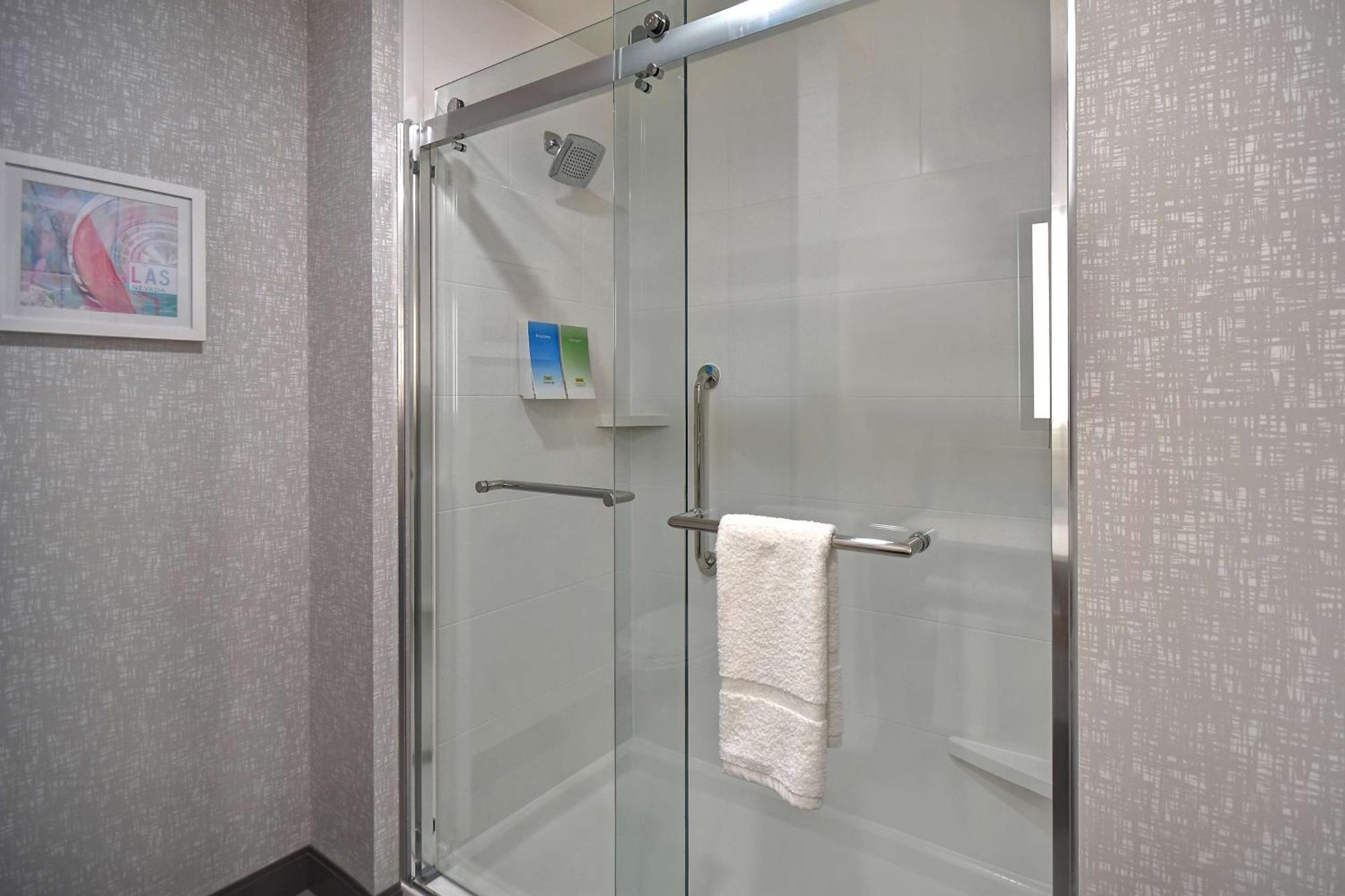 Hampton Inn & Suites Las Vegas Convention Center - No Resort Fee Экстерьер фото