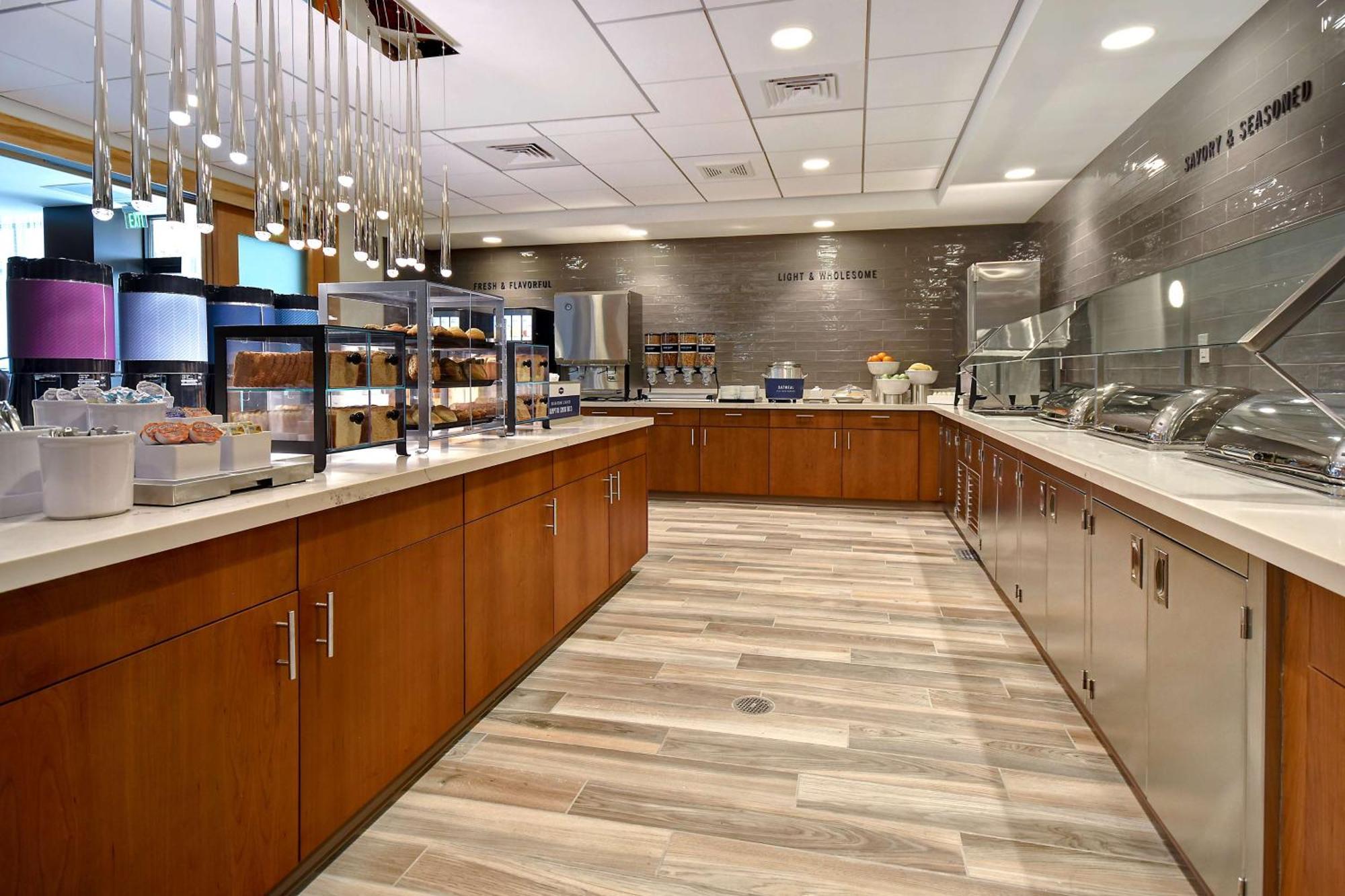 Hampton Inn & Suites Las Vegas Convention Center - No Resort Fee Экстерьер фото