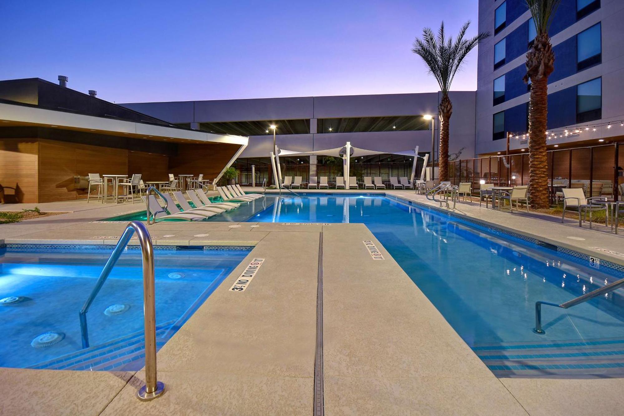 Hampton Inn & Suites Las Vegas Convention Center - No Resort Fee Экстерьер фото