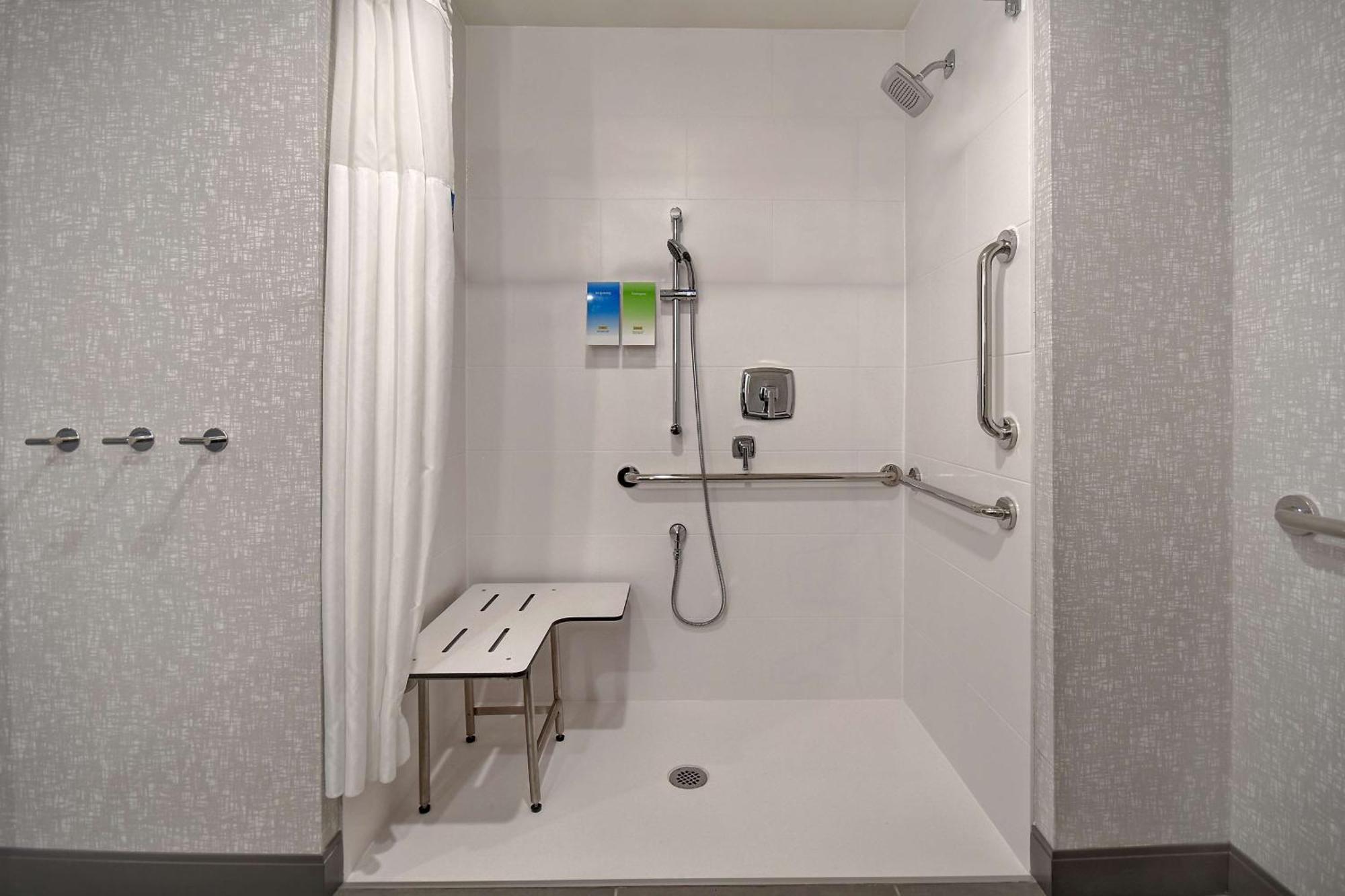 Hampton Inn & Suites Las Vegas Convention Center - No Resort Fee Экстерьер фото