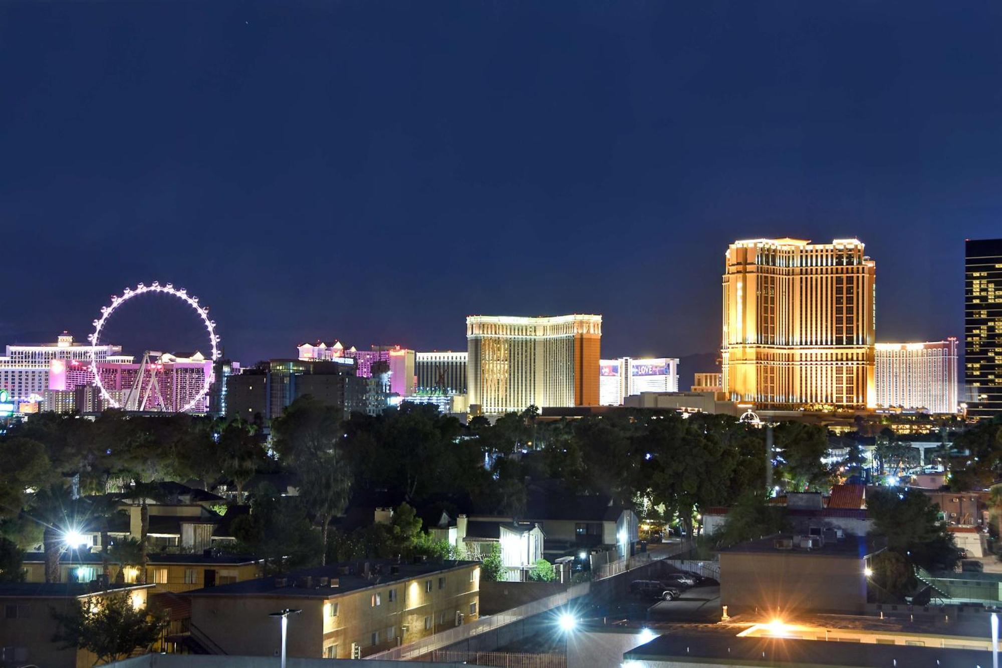 Hampton Inn & Suites Las Vegas Convention Center - No Resort Fee Экстерьер фото