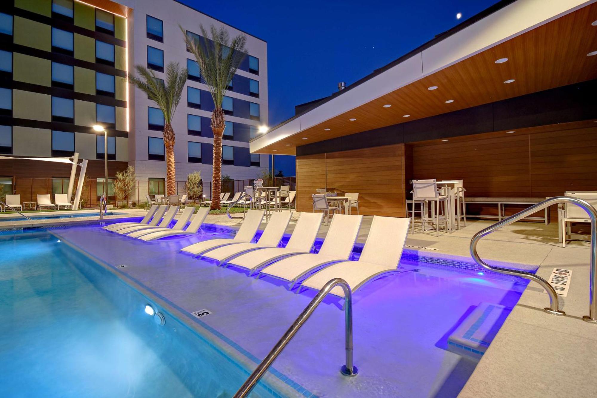 Hampton Inn & Suites Las Vegas Convention Center - No Resort Fee Экстерьер фото
