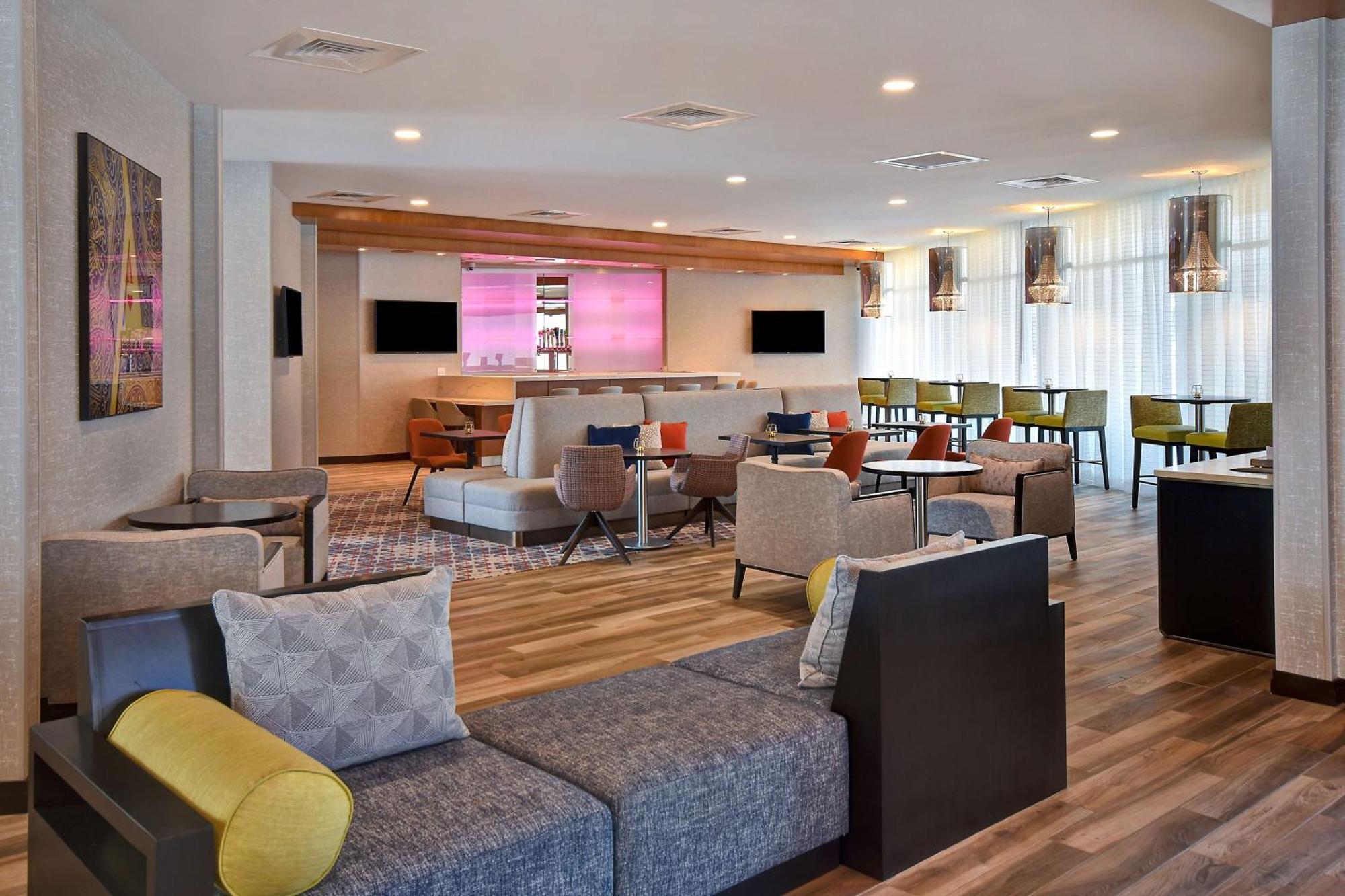 Hampton Inn & Suites Las Vegas Convention Center - No Resort Fee Экстерьер фото
