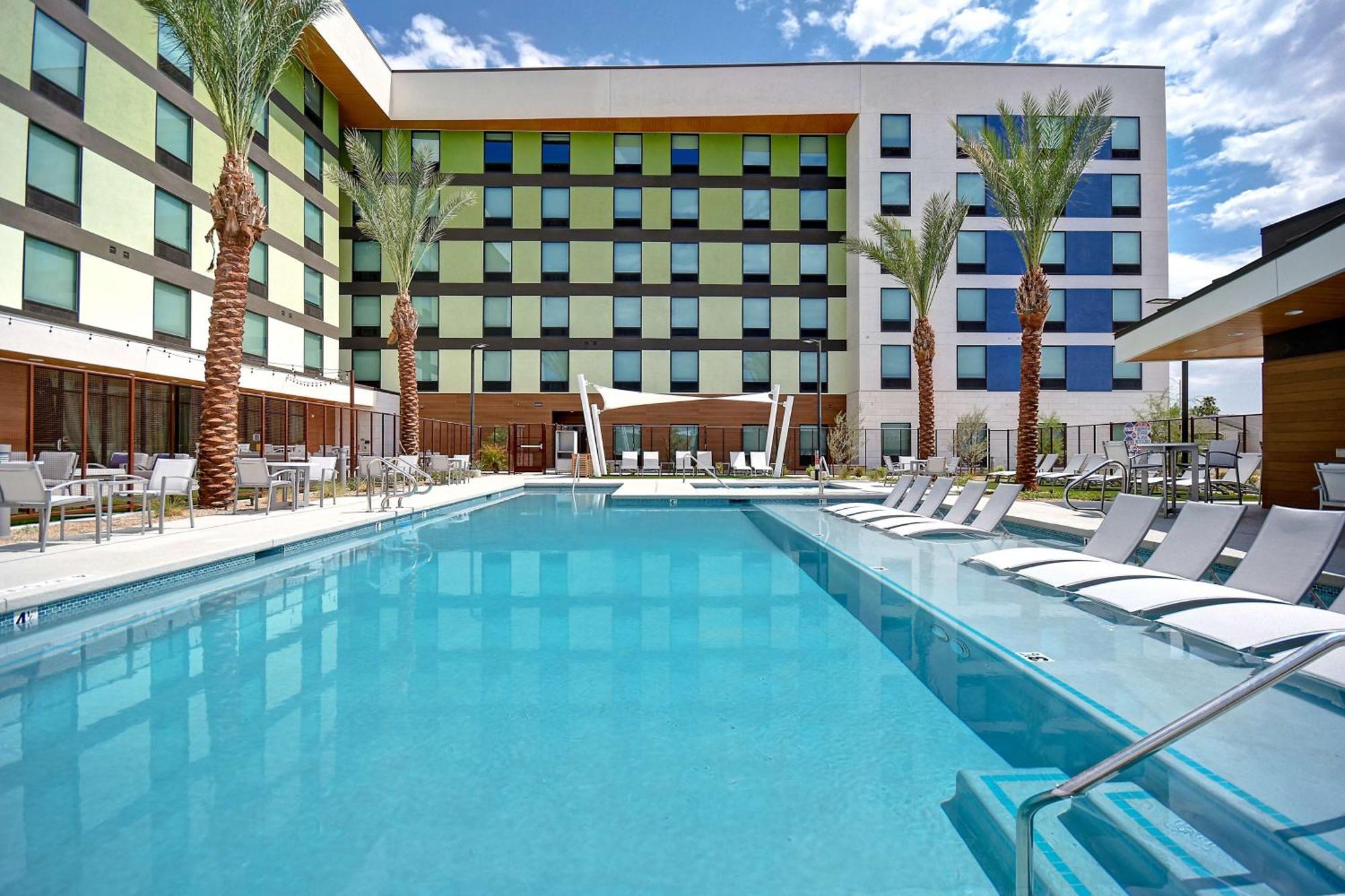 Hampton Inn & Suites Las Vegas Convention Center - No Resort Fee Экстерьер фото