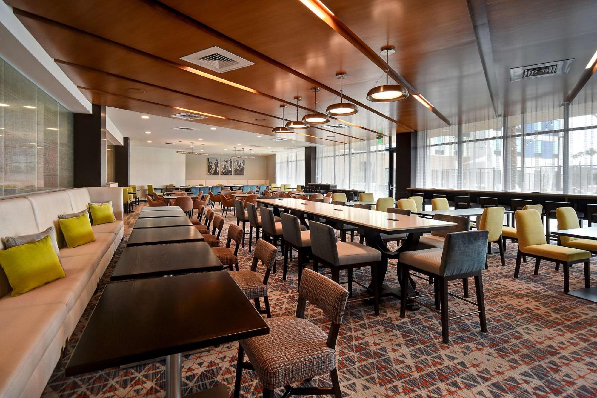 Hampton Inn & Suites Las Vegas Convention Center - No Resort Fee Экстерьер фото
